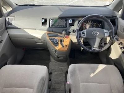 Toyota ISIS  с аукциона в Японии