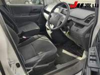 Toyota VOXY лот № 1034 оценка 3.5  с аукциона в Японии 5