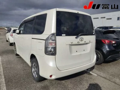Toyota VOXY  с аукциона в Японии