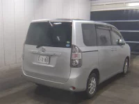 Toyota VOXY лот № 1082 оценка 3  с аукциона в Японии 4