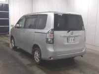 Toyota VOXY лот № 1082 оценка 3  с аукциона в Японии 1