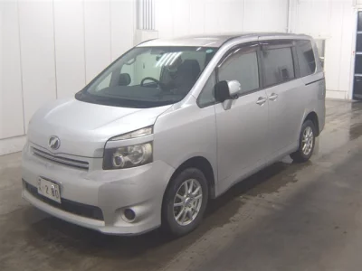 Toyota VOXY  с аукциона в Японии