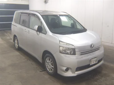 Toyota VOXY  с аукциона в Японии