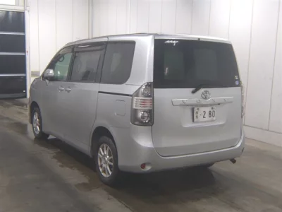 Toyota VOXY  с аукциона в Японии