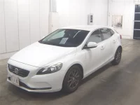 Volvo V40 лот № 3057 оценка 4  с аукциона в Японии 3
