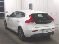 Volvo V40 лот № 3057 оценка 4  с аукциона в Японии 1