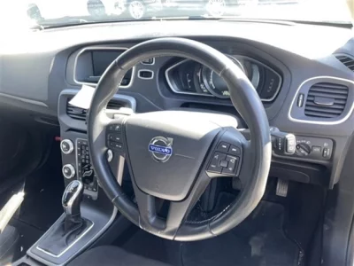 Volvo V40  с аукциона в Японии