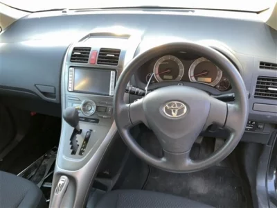 Toyota AURIS  с аукциона в Японии