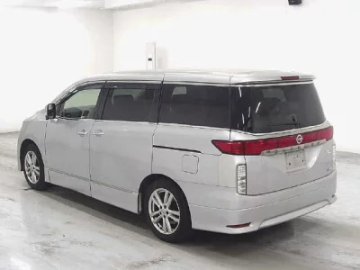 Nissan ELGRAND  с аукциона в Японии