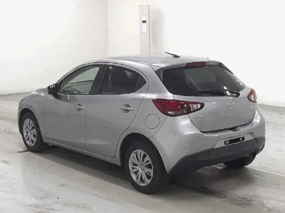 Mazda DEMIO  с аукциона в Японии