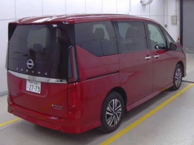 Nissan SERENA  с аукциона в Японии