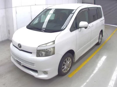 Toyota VOXY  с аукциона в Японии