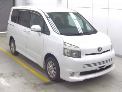 Toyota VOXY  с аукциона в Японии
