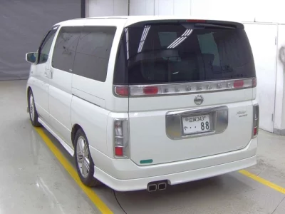 Nissan ELGRAND  с аукциона в Японии