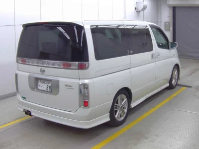 Nissan ELGRAND  с аукциона в Японии