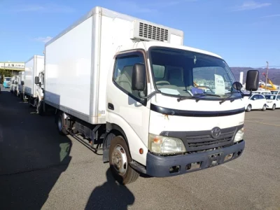 Toyota DYNA  с аукциона в Японии