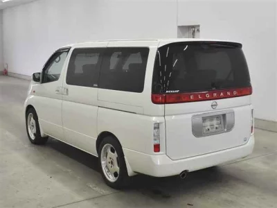 Nissan ELGRAND  с аукциона в Японии