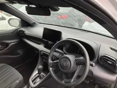 Toyota YARIS  с аукциона в Японии