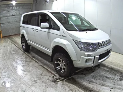 Mitsubishi Delica D:5