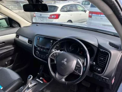 Mitsubishi OUTLANDER PHEV