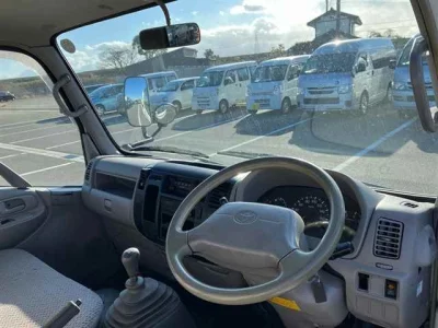 Toyota DYNA  с аукциона в Японии