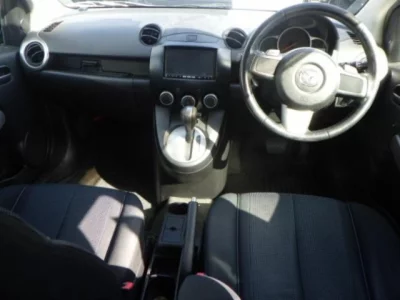 Mazda DEMIO  с аукциона в Японии