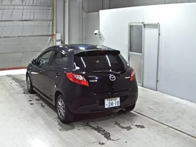 Mazda DEMIO  с аукциона в Японии
