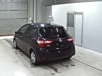 Toyota VITZ лот № 3073 оценка 4  с аукциона в Японии 1