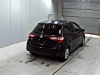 Toyota VITZ лот № 3073 оценка 4  с аукциона в Японии 4