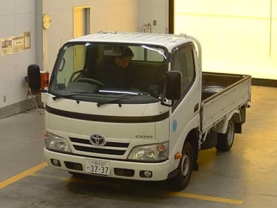 Toyota DYNA  с аукциона в Японии