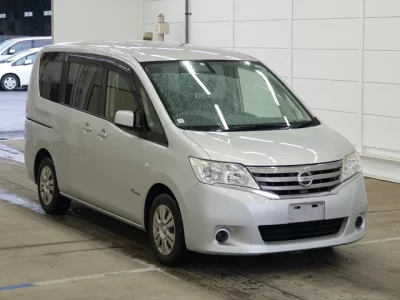 Nissan SERENA  с аукциона в Японии