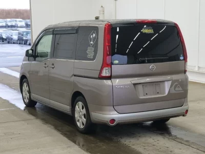 Nissan SERENA  с аукциона в Японии