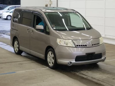 Nissan SERENA  с аукциона в Японии