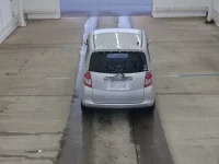 Toyota RACTIS лот № 2275 оценка 3.5  с аукциона в Японии 2