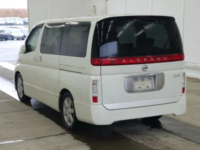 Nissan ELGRAND  с аукциона в Японии