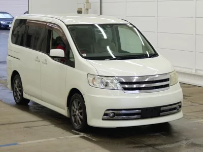 Nissan SERENA  с аукциона в Японии