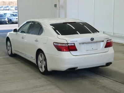 Lexus LS