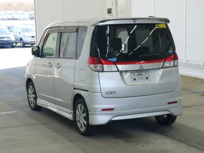 Mitsubishi DELICA D2