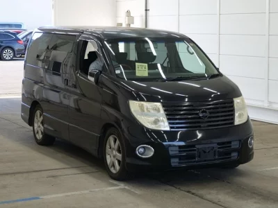Nissan ELGRAND  с аукциона в Японии