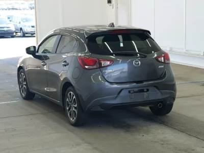 Mazda DEMIO  с аукциона в Японии