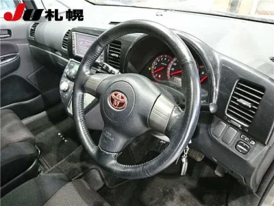 Toyota WISH  с аукциона в Японии