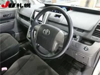 Toyota VOXY лот № 1817 оценка R  с аукциона в Японии 2