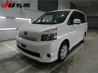 Toyota VOXY  с аукциона в Японии
