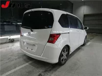 Honda FREED лот № 61 оценка R  с аукциона в Японии 1