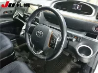 Toyota SIENTA лот № 1042 оценка 3  с аукциона в Японии 2