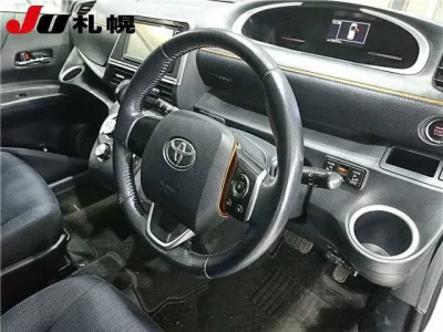 Toyota SIENTA  с аукциона в Японии