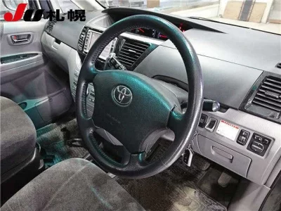 Toyota VOXY  с аукциона в Японии