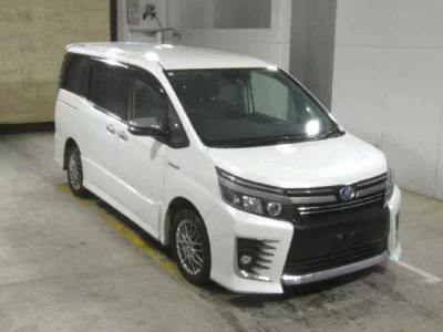 Toyota VOXY  с аукциона в Японии
