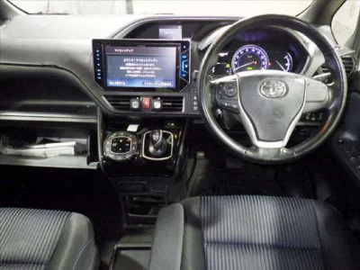 Toyota VOXY  с аукциона в Японии