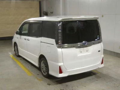 Toyota VOXY  с аукциона в Японии